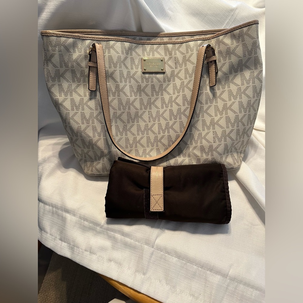 EUC Michael Kors Jet Set Diaper Bag